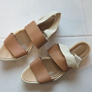 Everlane | Women's Tan and Cream Sandals
